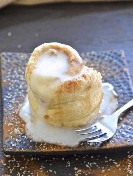 Готовим булочки с корицей за одну минуту Готовим булочки с корицей за одну минуту