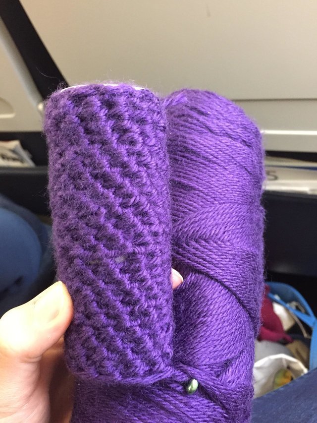 Необычный подарок: рождественский свитер для змеи