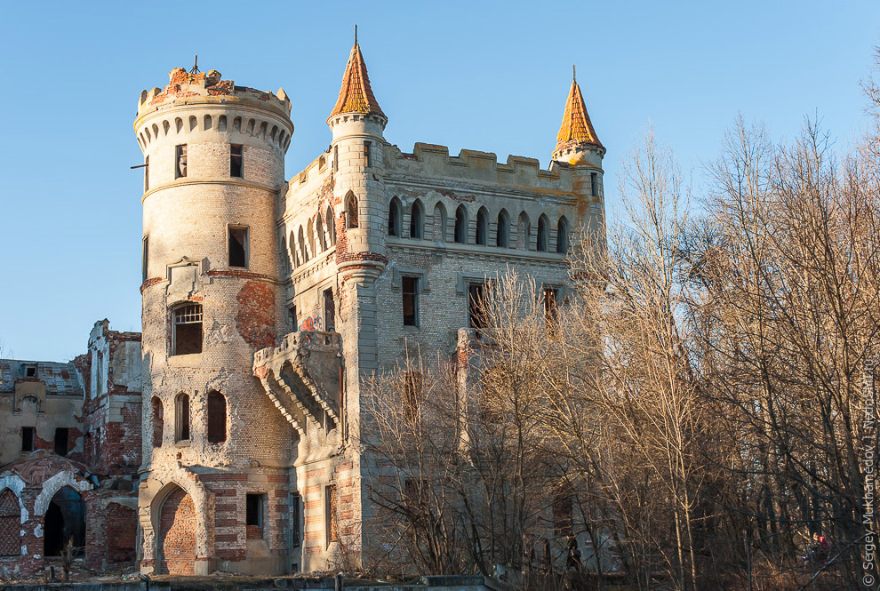 Готический замок во Владимирской области