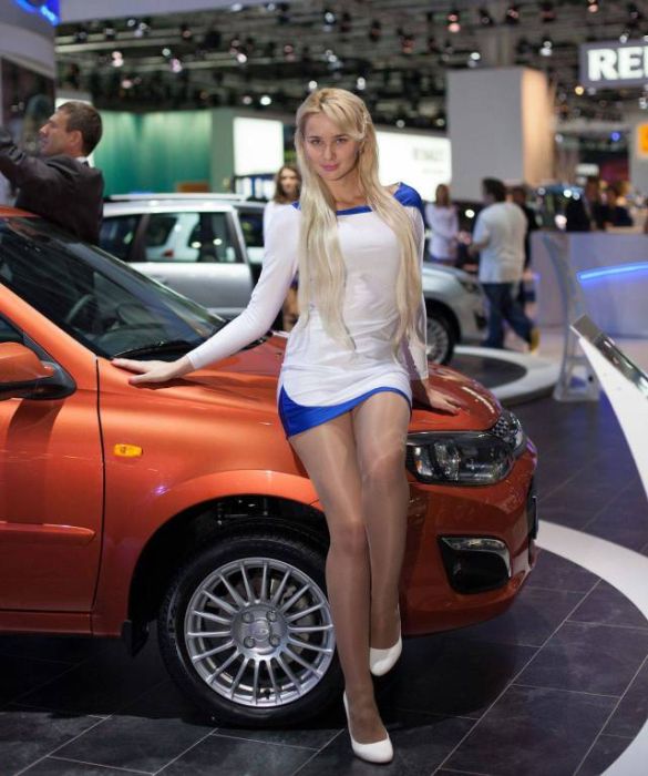 Девушки с автовыставок