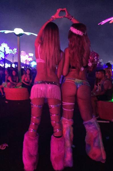 Девушки музыкального фестиваля Electric Daisy Carnival