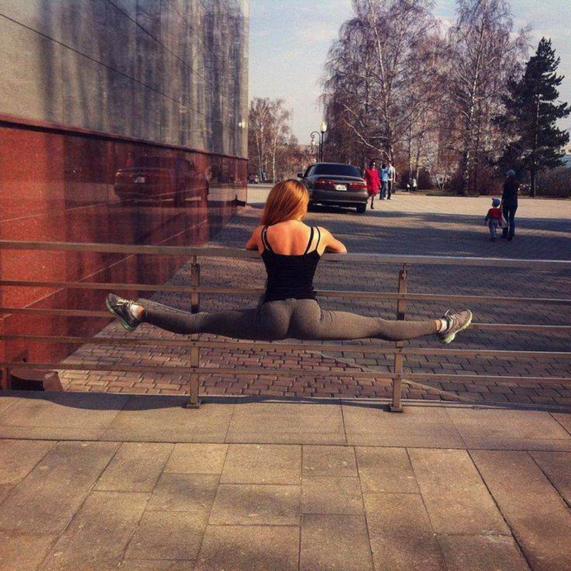 Сексуальные девушки в спортивных штанишках