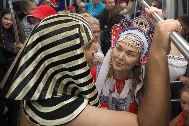 Русские девушки и иностранные болельщики на ЧМ 2018