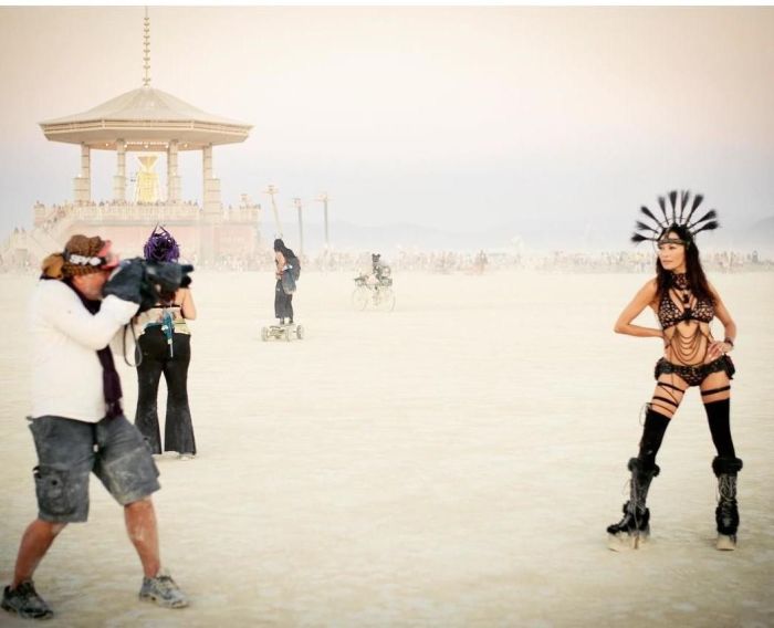 Девушки фестиваля Burning Man-2017