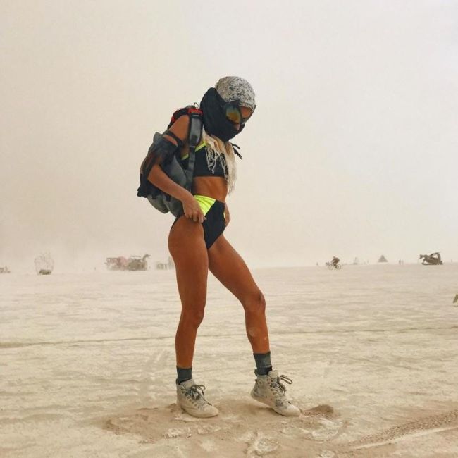 Девушки фестиваля Burning Man-2017