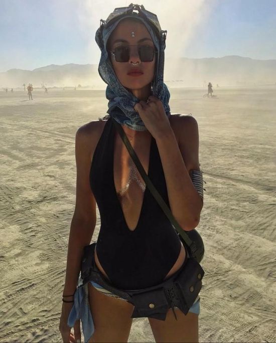 Девушки фестиваля Burning Man-2017