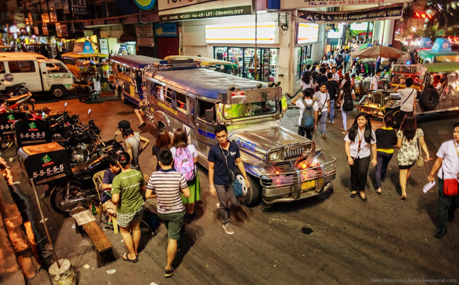 Яркие джипни филиппинцев Яркие джипни филиппинцев