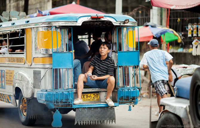 Яркие джипни филиппинцев Яркие джипни филиппинцев