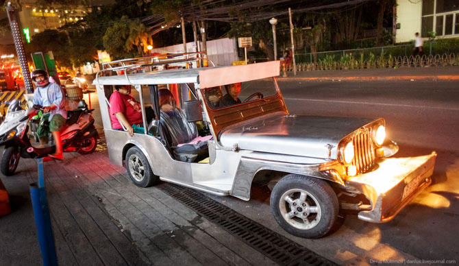 Яркие джипни филиппинцев Яркие джипни филиппинцев