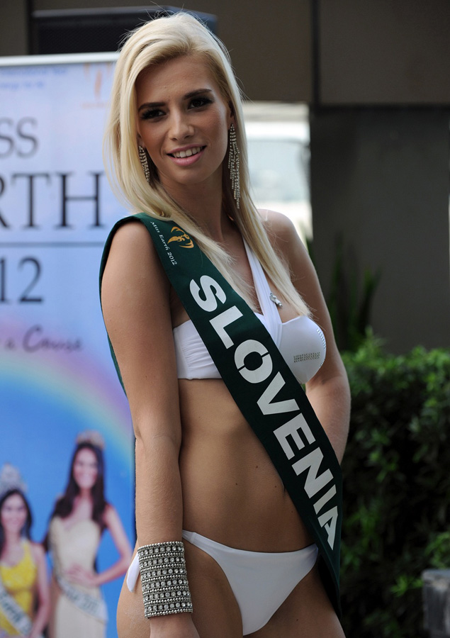 Конкурс красоты «Мисс Земля 2012» в купальниках