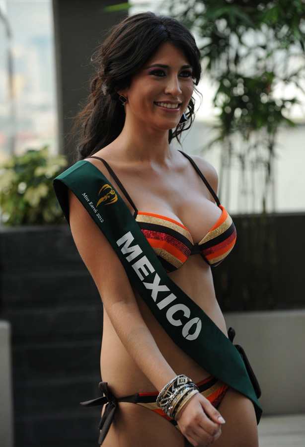 Конкурс красоты «Мисс Земля 2012» в купальниках