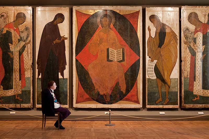 Фотосерия «Смотрительницы российских музеев» от американского фотографа