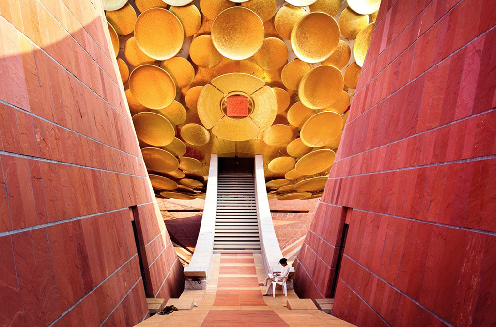 Город без политики, религии и национальности Город без политики, религии и национальности