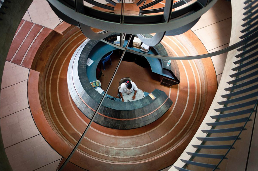 Город без политики, религии и национальности Город без политики, религии и национальности