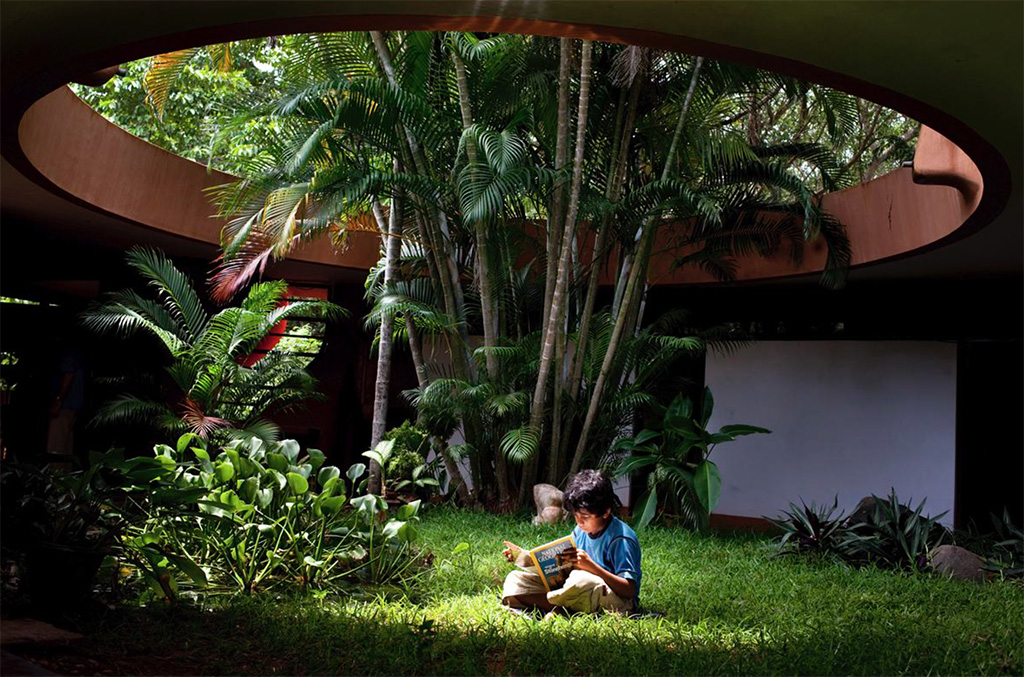 Город без политики, религии и национальности Город без политики, религии и национальности