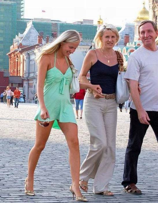 Девушки в коротких юбках