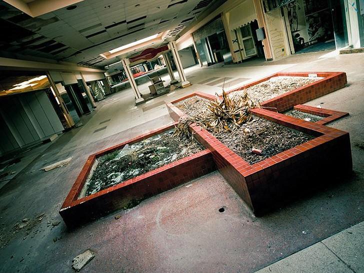 Путешествие по заброшенным мегамоллам США Путешествие по заброшенным мегамоллам США