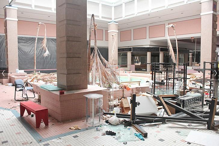 Путешествие по заброшенным мегамоллам США Путешествие по заброшенным мегамоллам США