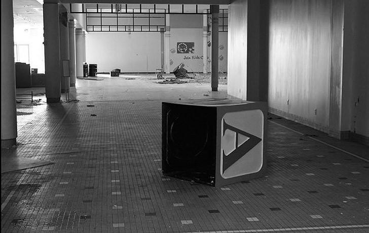 Путешествие по заброшенным мегамоллам США Путешествие по заброшенным мегамоллам США