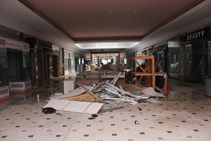 Путешествие по заброшенным мегамоллам США Путешествие по заброшенным мегамоллам США