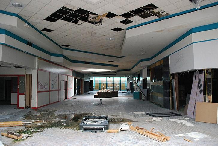 Путешествие по заброшенным мегамоллам США Путешествие по заброшенным мегамоллам США