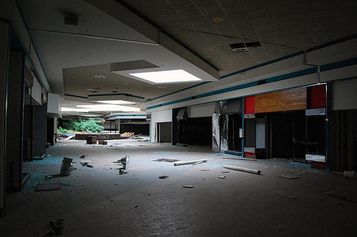 Путешествие по заброшенным мегамоллам США Путешествие по заброшенным мегамоллам США