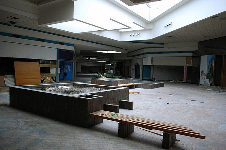 Путешествие по заброшенным мегамоллам США Путешествие по заброшенным мегамоллам США