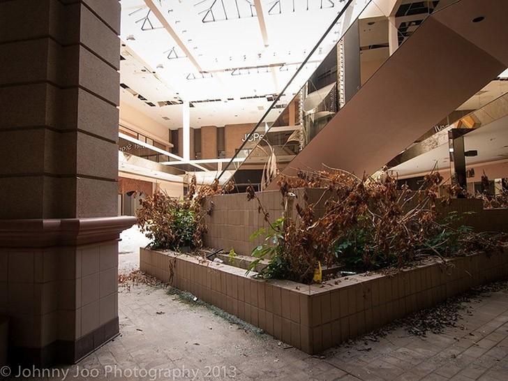 Путешествие по заброшенным мегамоллам США Путешествие по заброшенным мегамоллам США