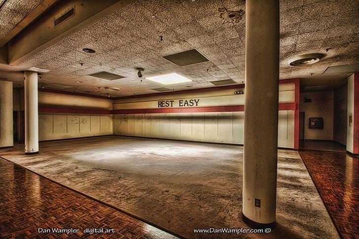 Путешествие по заброшенным мегамоллам США Путешествие по заброшенным мегамоллам США