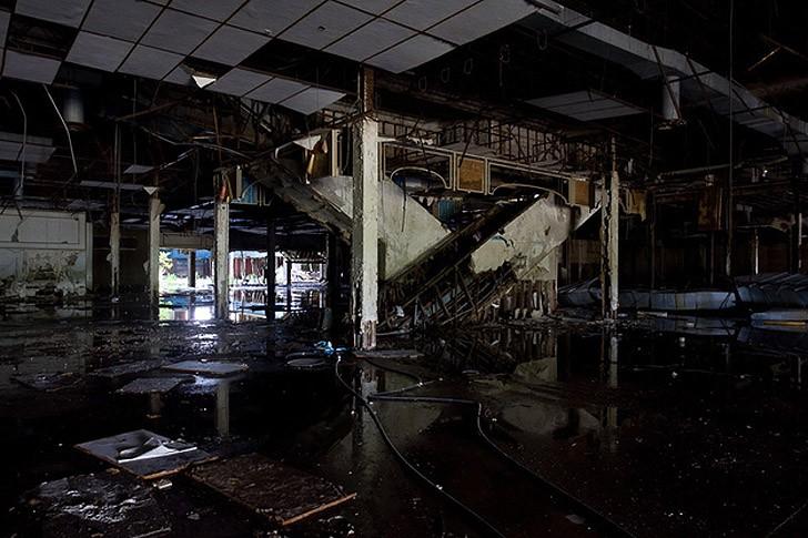 Путешествие по заброшенным мегамоллам США Путешествие по заброшенным мегамоллам США