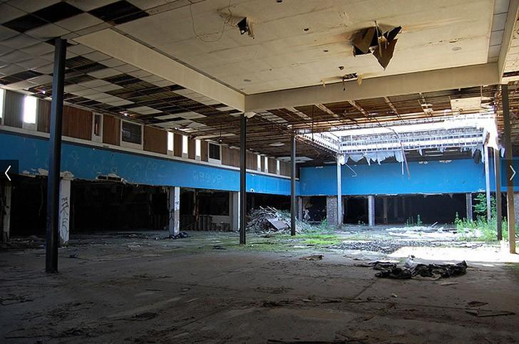 Путешествие по заброшенным мегамоллам США Путешествие по заброшенным мегамоллам США