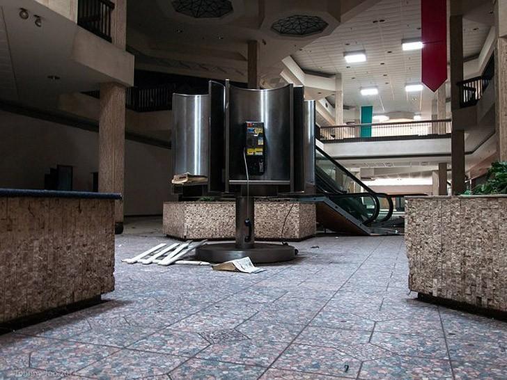 Путешествие по заброшенным мегамоллам США Путешествие по заброшенным мегамоллам США