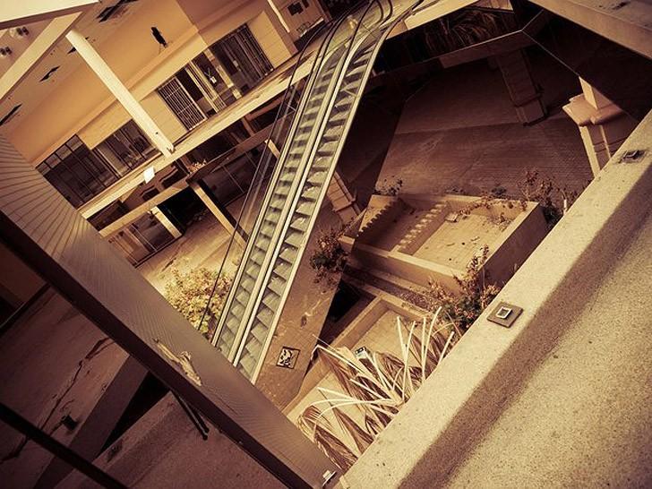 Путешествие по заброшенным мегамоллам США Путешествие по заброшенным мегамоллам США