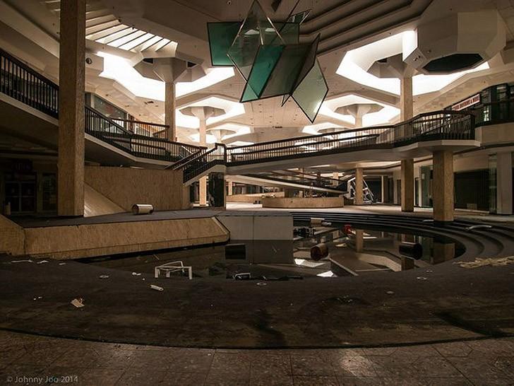 Путешествие по заброшенным мегамоллам США Путешествие по заброшенным мегамоллам США