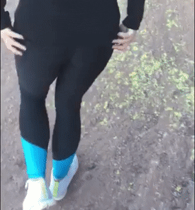 Стройные девчонки в спортивных штанишках