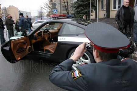 В Питере ГИБДД купили Порш 911 (3 фото)