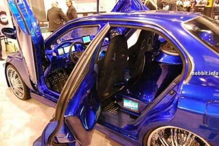 Уникальные тюнингованные автомобили со множеством встроенных LCD-дисплеев