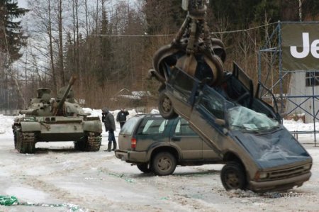 Танком по машинам (11 фото)