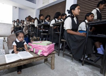Самая маленькая школьница в мире - Jyoti Amge