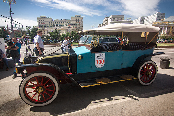Красивые ретро-автомобили на L.U.C Chopard Classic Weekend Rally (50 фото) Красивые ретро-автомобили на L.U.C Chopard Classic Weekend Rally (50 фото)