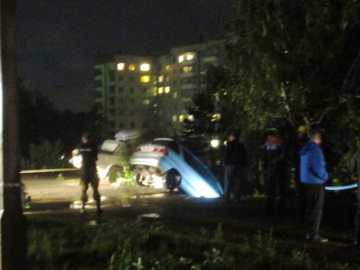 В Академгородке обрушилась стена с автомобилями