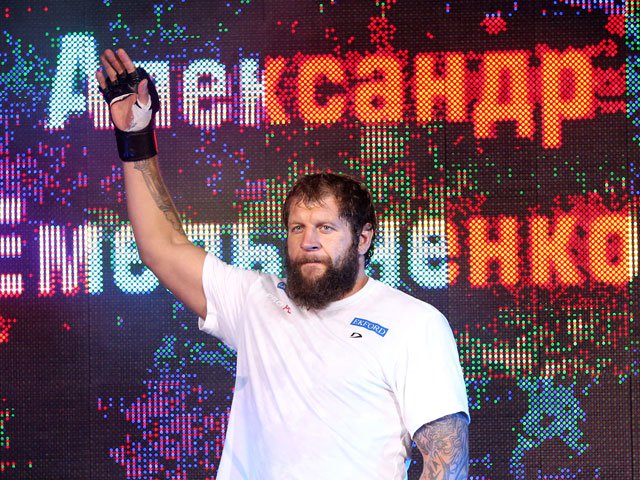 Квартиру Емельяненко обыскали по делу об изнасиловании