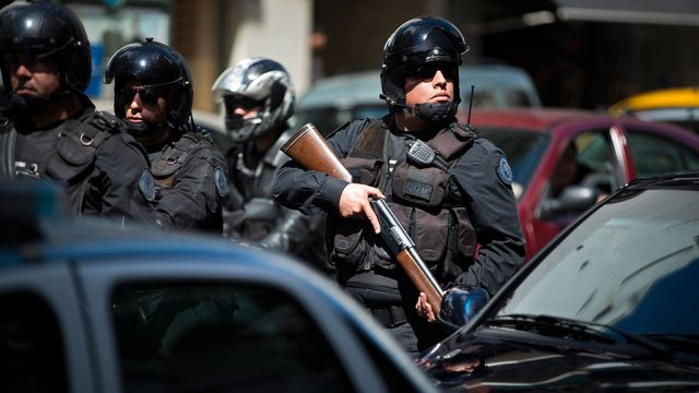 ЧП в Аргентине: пьяный полицейский открыл стрельбу на дискотеке