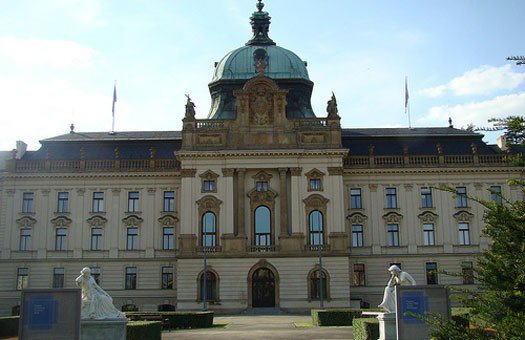 Чехия отказалась вводить санкции против России Чехия отказалась вводить санкции против России