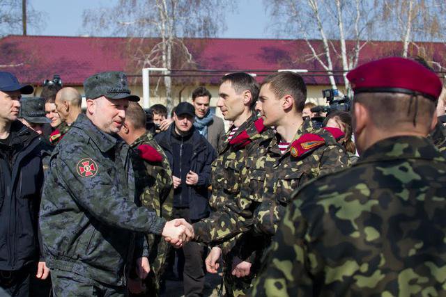 Нацгвардии Украины передают первую партию БТР