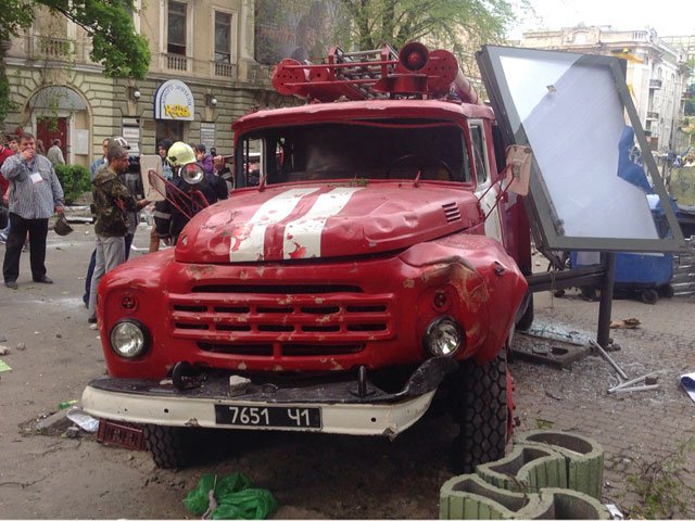 Одесситы окружили здание милиции и требуют наказать виновных