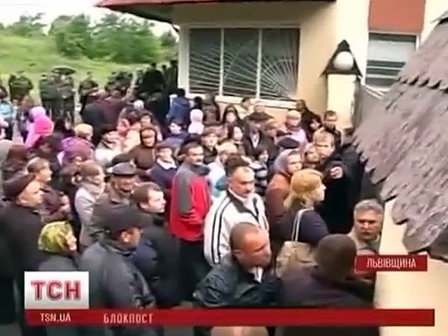 Львовских срочников отправили воевать, несмотря на протесты матерей Львовских срочников отправили воевать, несмотря на протесты матерей