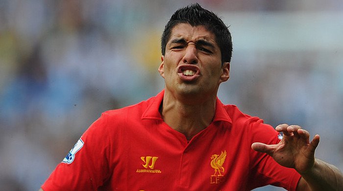 "Барселона" намерена отучить Суареса кусаться