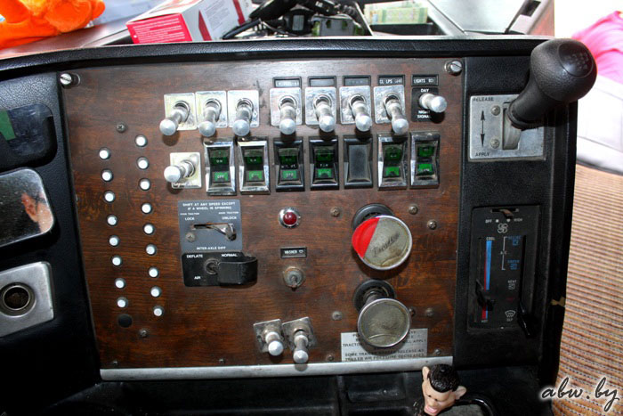 Крепкий американский тягач по цене нового "бюджетника". Мнение владельца Peterbilt 362