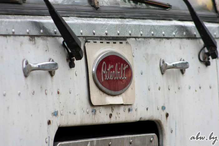 Крепкий американский тягач по цене нового "бюджетника". Мнение владельца Peterbilt 362